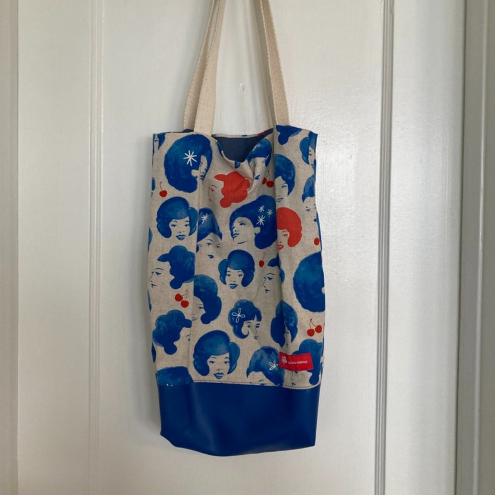 Tote Bag with 1960s-Style Print!